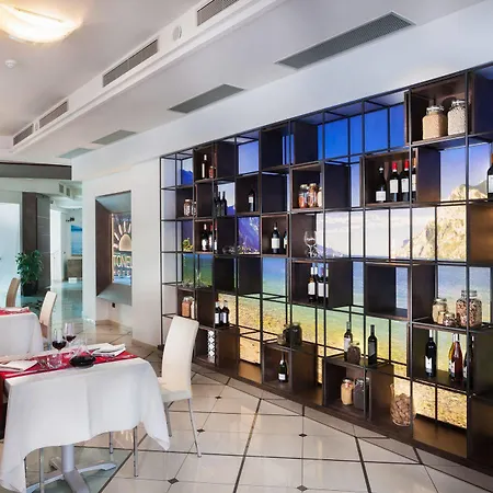 Bristol Hotel 3*